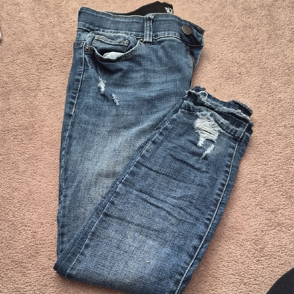 New York & Company Curvy Sculpting Skinny Jeans in Medium Blue